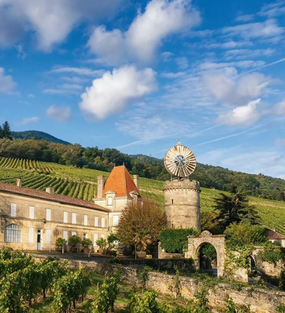 Le Clône庄园的风车与建筑，欧隆堡的地方记忆。